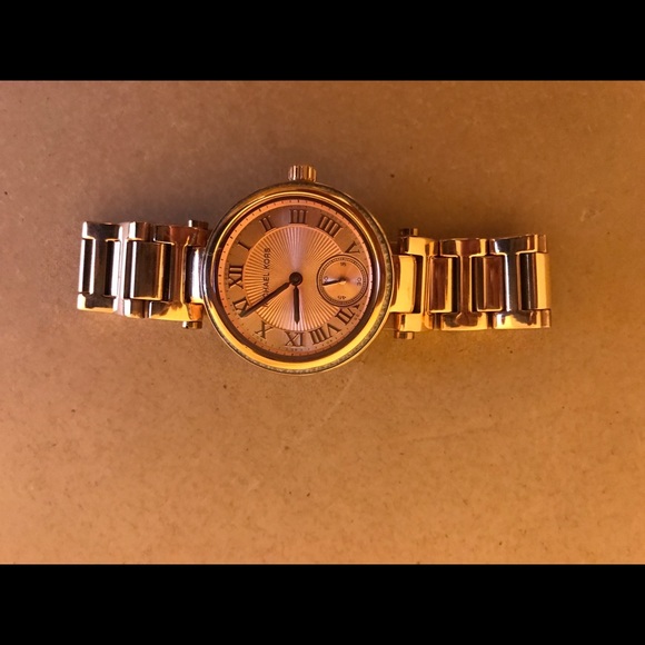Rose gold Michael Kors watch. - Picture 2 of 7